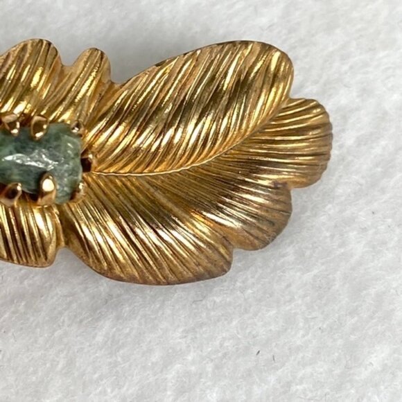 VTG 2" Gold Tone Leaf Caged Green Nephrite Jade Natural Stone Brooch Floral - Picture 6 of 12